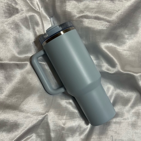 Stanley x Starbucks Spring 2024 blue 40oz cup - Picture 2 of 6